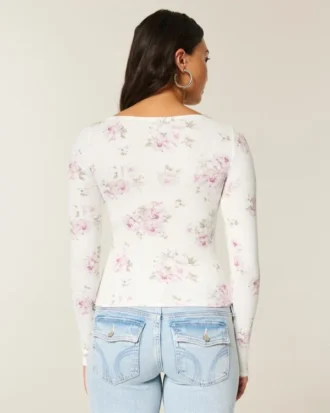Pitkähihainen, kaula-aukollinen toppi