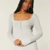 Pitkähihainen, neliönkauluksinen babydoll-neule Pitkähihainen, neliönkauluksinen babydoll-neule