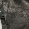 Polven yläpuolelle ulottuvat camo-fleece-shortsit