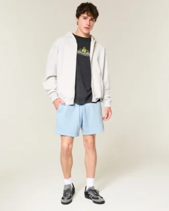 Polven yläpuolelle ulottuvat fleece-shortsit