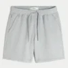Polven yläpuolelle ulottuvat fleece-shortsit Polven yläpuolelle ulottuvat fleece-shortsit