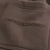 Polven yläpuolelle ulottuvat fleece-shortsit