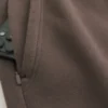 Polven yläpuolelle ulottuvat fleece-shortsit