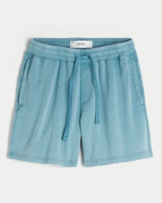 Polven yläpuolelle ulottuvat, väljät fleece-shortsit