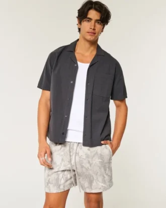 Reiden puoliväliin ulottuvat camo-kuvioiset löysät fleece-shortsit Reiden puoliväliin ulottuvat camo-kuvioiset löysät fleece-shortsit