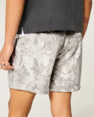 Reiden puoliväliin ulottuvat camo-kuvioiset löysät fleece-shortsit Reiden puoliväliin ulottuvat camo-kuvioiset löysät fleece-shortsit
