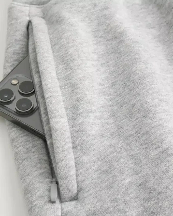Reiden puoliväliin ulottuvat löysät fleece-shortsit Reiden puoliväliin ulottuvat löysät fleece-shortsit