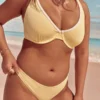 Ribbineulottu bikinien alaosa