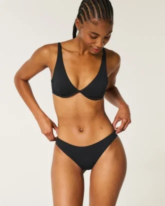 Ribbineulottu bikinien alaosa