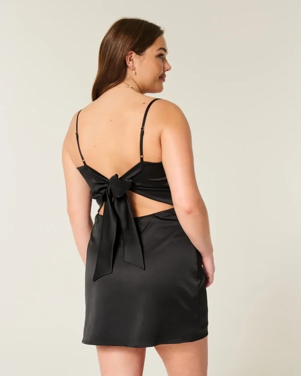 Satiininen selkäpuolella rusetti Bodycon-mekko Satiininen selkäpuolella rusetti Bodycon-mekko
