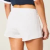 Sivuraitainen fleece-minishortsit Sivuraitainen fleece-minishortsit