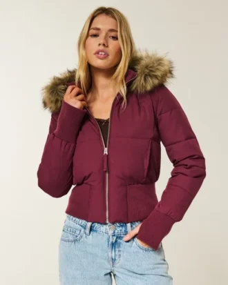 Tekoturkiksella koristeltu bomber-takki