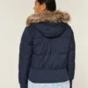 Tekoturkiksella koristeltu bomber-takki Tekoturkiksella koristeltu bomber-takki