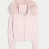 Tekoturkiksella koristeltu bomber-takki Tekoturkiksella koristeltu bomber-takki