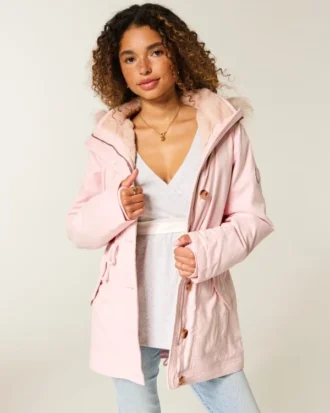 Tekoturkiksella vuorattu parka