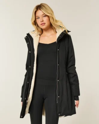 Tekoturkiksella vuorattu parka