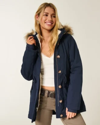 Tekoturkiksella vuorattu parka