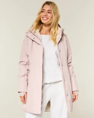 Tekoturkiksella vuorattu parka
