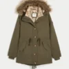 Tekoturkiksella vuorattu parka Tekoturkiksella vuorattu parka