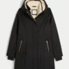 Tekoturkiksella vuorattu parka Tekoturkiksella vuorattu parka