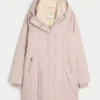 Tekoturkiksella vuorattu parka Tekoturkiksella vuorattu parka