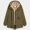 Tekoturkiksella vuorattu parka Tekoturkiksella vuorattu parka