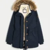 Tekoturkiksella vuorattu parka Tekoturkiksella vuorattu parka
