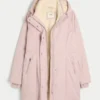 Tekoturkiksella vuorattu parka Tekoturkiksella vuorattu parka