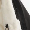 Tekoturkiksella vuorattu parka Tekoturkiksella vuorattu parka