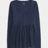 Tie-Back Henley Babydoll -toppi Tie-Back Henley Babydoll -toppi