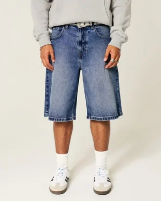 Tummat, erittäin väljät denimshortsit