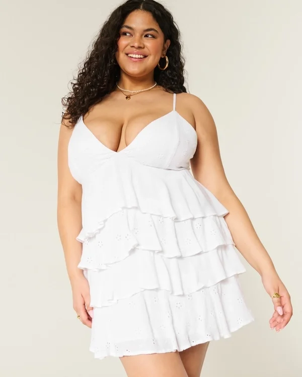 V-kaula-aukkoinen röyhelöinen babydoll-minimekko V-kaula-aukkoinen röyhelöinen babydoll-minimekko