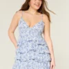 V-kaula-aukkoinen röyhelöinen babydoll-minimekko V-kaula-aukkoinen röyhelöinen babydoll-minimekko