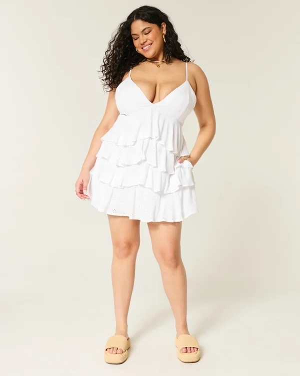 V-kaula-aukkoinen röyhelöinen babydoll-minimekko V-kaula-aukkoinen röyhelöinen babydoll-minimekko