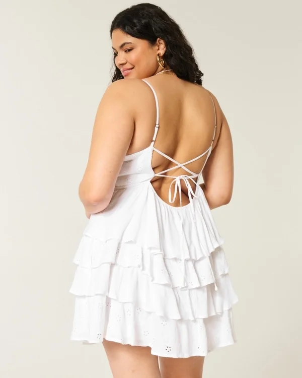 V-kaula-aukkoinen röyhelöinen babydoll-minimekko V-kaula-aukkoinen röyhelöinen babydoll-minimekko