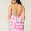 V-kaula-aukkoinen röyhelöinen babydoll-minimekko V-kaula-aukkoinen röyhelöinen babydoll-minimekko