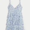 V-kaula-aukkoinen röyhelöinen babydoll-minimekko V-kaula-aukkoinen röyhelöinen babydoll-minimekko