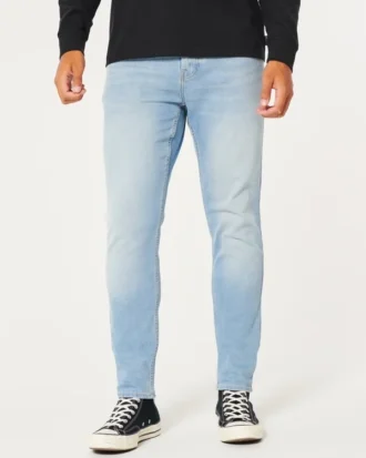 Vaaleat urheilulliset skinny-farkut