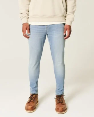 Vaaleat urheilulliset skinny-farkut