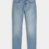 Vaaleat urheilulliset skinny-farkut Vaaleat urheilulliset skinny-farkut