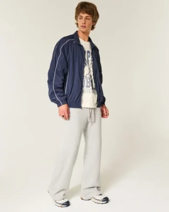 Vetoketjullinen tuulitakki Vetoketjullinen tuulitakki