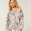 Ylisuuri olkapäät paljastava camo-huppari Ylisuuri olkapäät paljastava camo-huppari