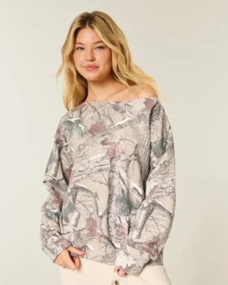 Ylisuuri olkapäät paljastava camo-huppari